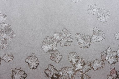 Güzel bir kış arkaplanı, camda don, camda doğal doku ve donmuş bir desen. Boşluğu kopyala, doğal arkaplan, makro