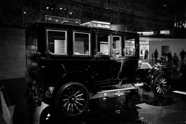 STUTTGART, GERMANY - 23, 2024 Mercedes-Benz Müzesi, Stuttgart, Almanya