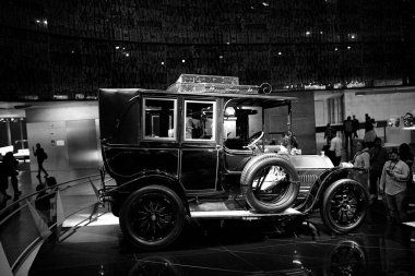STUTTGART, GERMANY - 23, 2024 Mercedes-Benz Müzesi, Stuttgart, Almanya