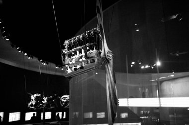 STUTTGART, GERMANY - 23, 2024 - Mercedes Benz arabalı galeri Stuttgart, Almanya 'daki Mercedes Benz Müzesi