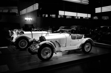 STUTTGART, GERMANY - 23, 2024 Mercedes-Benz Müzesi, Stuttgart, Almanya