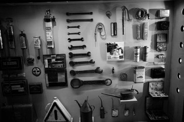 STUTTGART, GERMANY - 23, 2024 - Mercedes Benz arabalı galeri Stuttgart, Almanya 'daki Mercedes Benz Müzesi