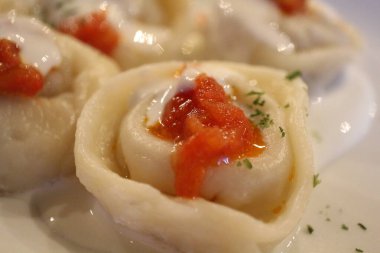 Afgan mutfağı: koyun eti manti (hamur tatlısı)