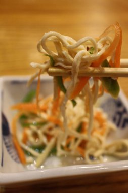 Çin mutfağı: dougan (kurutulmuş tofu) salatası