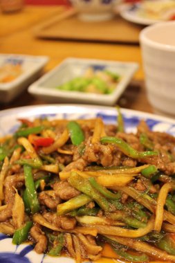 Çin mutfağı: Biberli biftek (kızarmış biftek ve dolmalık biber))