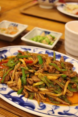 Çin mutfağı: Biberli biftek (kızarmış biftek ve dolmalık biber))