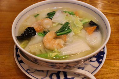 Japon Çin mutfağı: Tokyo, Japonya 'da deniz ürünleri tanmenleri (sıcak erişte)