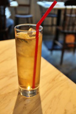 Hint içeceği: Buzlu Tulsi çayı