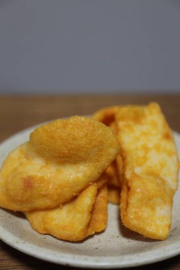 Japon aperatifi: Senbei peyniri (pirinç krakeri))