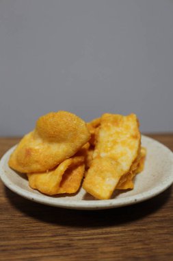 Japon aperatifi: Senbei peyniri (pirinç krakeri))