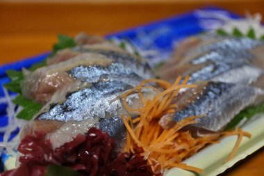 Sanma (Pasifik saury) sashimi Japonya, Tokyo 'da bir süpermarketten satın alınmıştır.