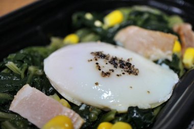 Tokyo, Japonya 'da bir süpermarketten tereyağlı karıştırılmış ıspanak satın alındı.