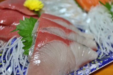 Sarı kuyruklu saşimi Tokyo, Japonya 'da bir süpermarketten alınmış.