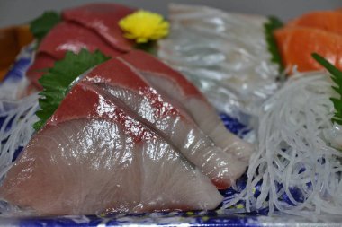 Sarı kuyruklu saşimi Tokyo, Japonya 'da bir süpermarketten alınmış.