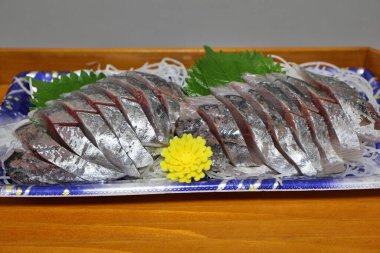Aji (Japon uskumrusu) sashimi Tokyo, Japonya 'da bir süpermarketten satın alınmıştır.