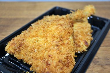 Kızarmış aji (Japon uskumrusu) Tokyo, Japonya 'da bir süpermarketten satın alınmıştır.