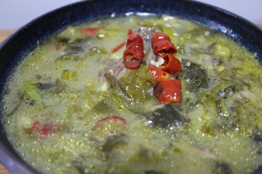 Sichuan mutfağı: lahana turşusu bifteği (turşulu hardal yeşili biftek))