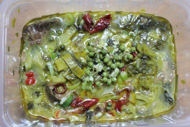 Yiyecek teslimatı: lahana turşusu bifteği (Sichuan mutfağı; turşulu hardal yeşili sığır eti))