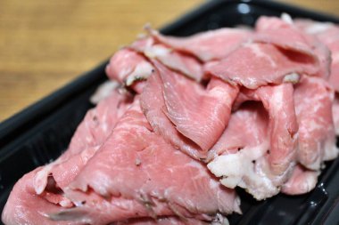 Tokyo, Japonya 'da bir süpermarketten alınmış dilimlenmiş biftek.