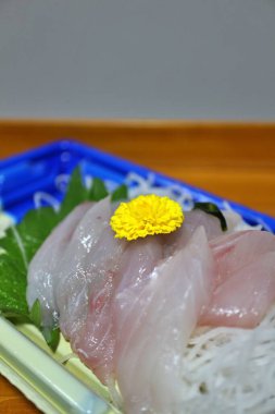 Tokyo, Japonya 'da bir süpermarketten alınan siyah dikenli balık (blackthorn filefish) saşimi