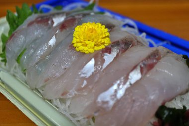 Kochi (yassıkafa) sashimi Tokyo, Japonya 'da bir süpermarketten satın alındı.