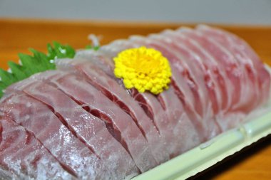 Grunt Sashimi Tokyo, Japonya 'da bir süpermarketten alınmış.