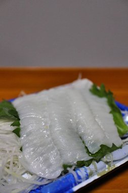 Tokyo, Japonya 'da bir süpermarketten satın alınmış flatfish contwa sashimi.