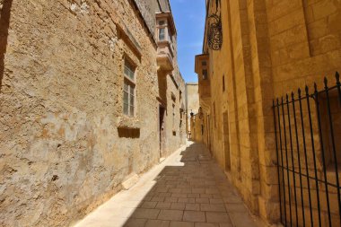 Malta 'nın eski Mdina şehrinde bir sokak.