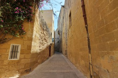 Malta 'nın eski Mdina şehrinde bir sokak.