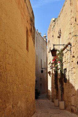 Malta 'nın eski Mdina şehrinde bir sokak.