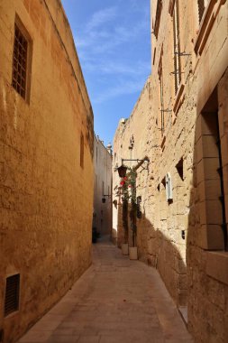 Malta 'nın eski Mdina şehrinde bir sokak.