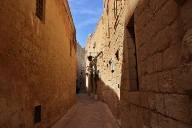 Malta 'nın eski Mdina şehrinde bir sokak.