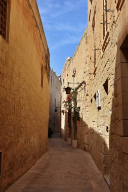 Malta 'nın eski Mdina şehrinde bir sokak.