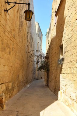 Malta 'nın eski Mdina şehrinde bir sokak.