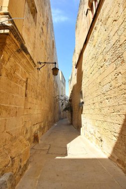 Malta 'nın eski Mdina şehrinde bir sokak.