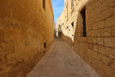 Malta 'nın eski Mdina şehrinde bir sokak.