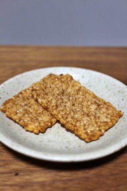 Japon aperatifi: soya soslu okaki (pirinç krakeri))
