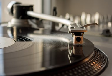 Vinil ve oyuncu odasında