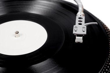 Beyaz tabakta pikap iğnesi