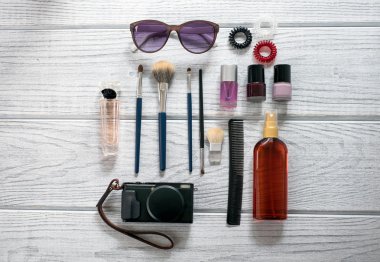 Bayan aksesuarlar, kozmetik, kamera