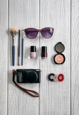 Bayan aksesuarlar, kozmetik, kamera