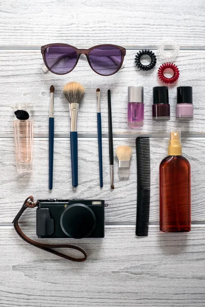 Bayan aksesuarlar, kozmetik, kamera