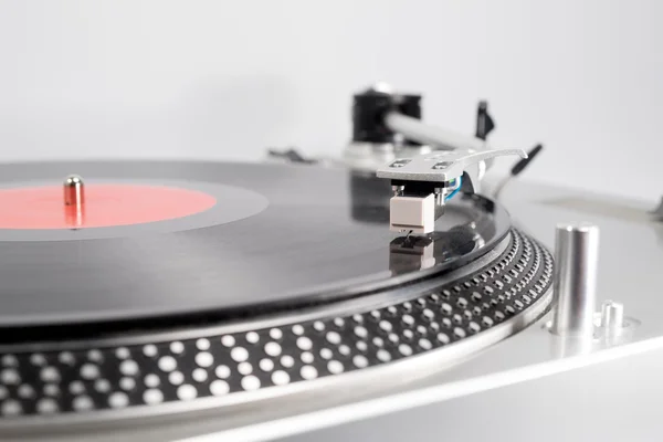 Red vinyl record on the player — Stock Photo, Image