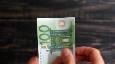 Eller 500 Euro saymak