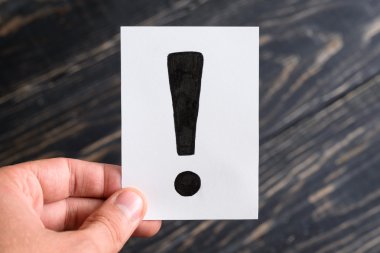 Kağıt üzerinde ünlem işareti