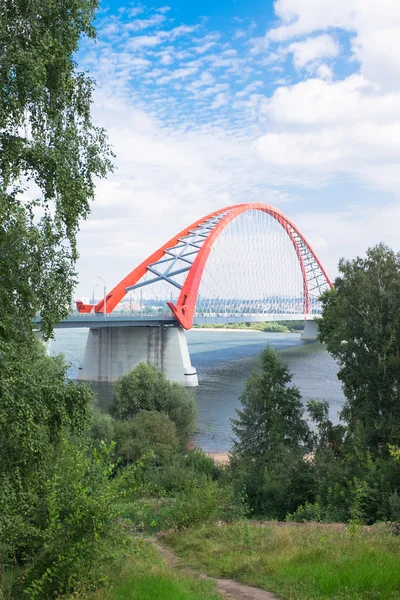 Novosibirsk City renkli kırmızı köprü — Stok fotoğraf