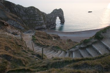 Gün batımından önce Durdle kapı