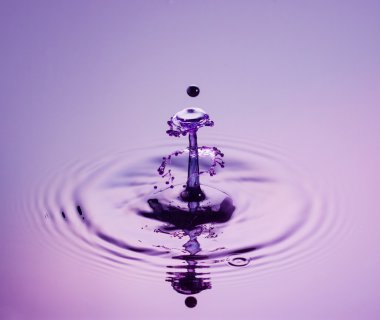 Mauve Fountain - Water Drops clipart