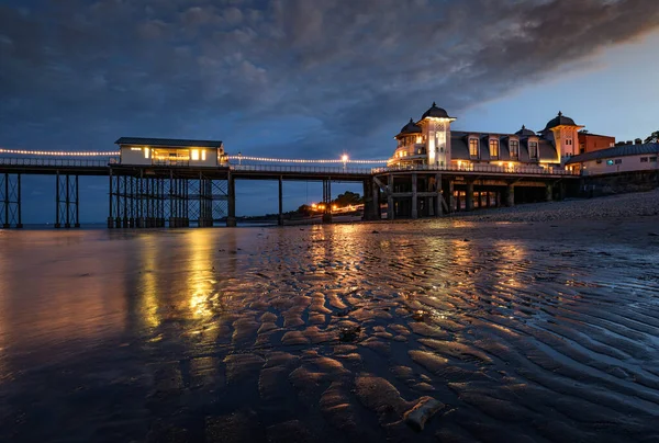 Pier Penarth Pier Dusk — стокове фото