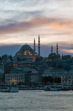 Galata Kulesi, Süleyman Camii ve İstanbul 'daki Galata Köprüsü' nden Yeni Cami